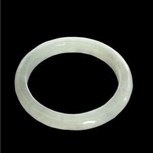 White Jade Ring. Pre Owned Size 8.5